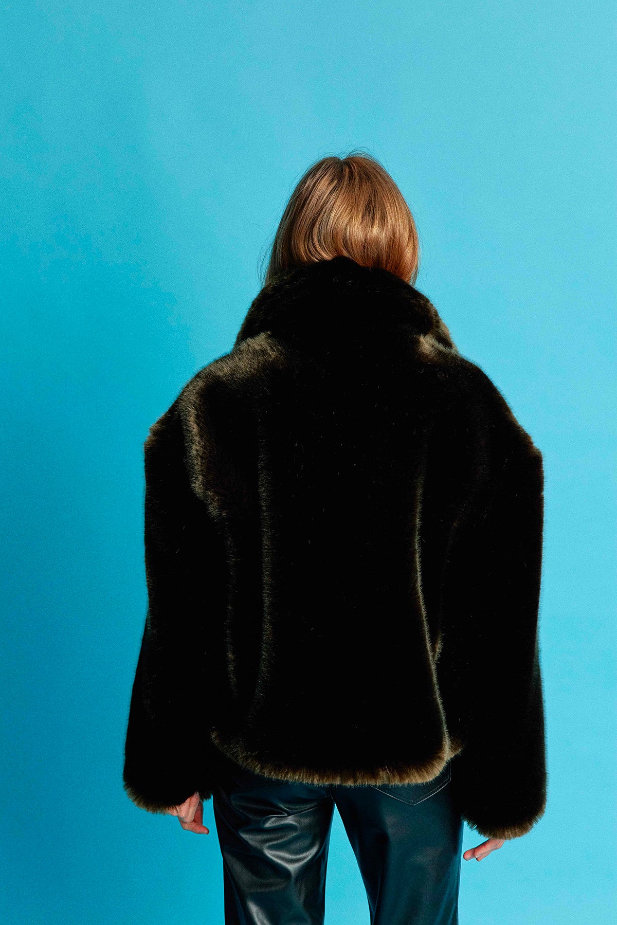 Veste en fausse fourrure Ashoka Paris, design raffiné et responsable, parfaite pour un look chic et moderne