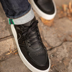 Chaussures vegan Matéo Basse Noires portées – sneakers durables au quotidien