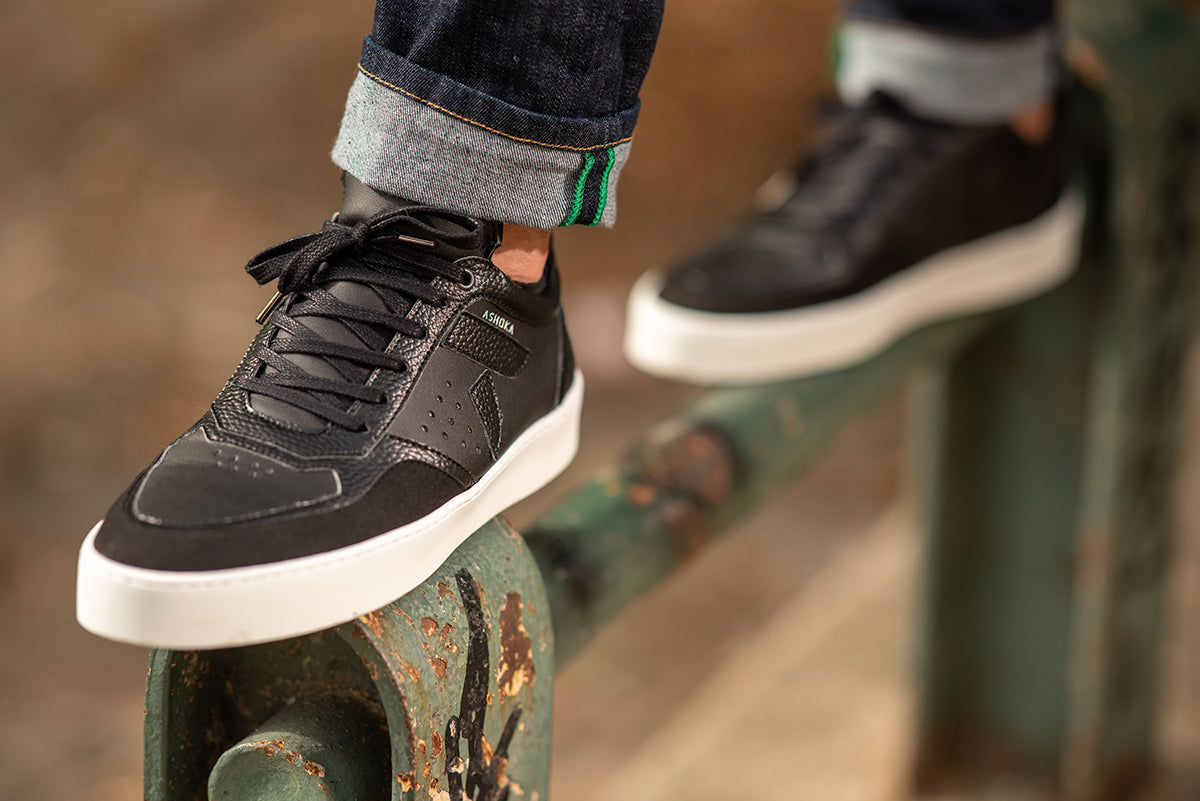 Sneakers vegan Matéo Basse Noires portées – baskets éthiques homme et femme