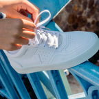 Sneakers vegan Matéo Basse Blanches portées – baskets durables et confortables