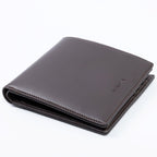 Portefeuille homme cruelty-free Apple Skin, fabrication éthique et matériaux innovants pour un style parisien durable.