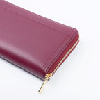 Portefeuille femme Uppeal™ bordeaux, chic parisien et engagement responsable au quotidien.