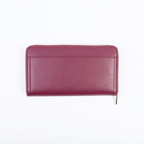 Portefeuille femme Uppeal™ bordeaux, chic parisien et engagement responsable au quotidien.