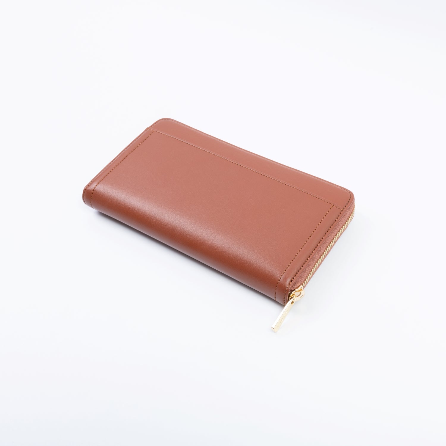 Grand portefeuille vegan femme camel, Ashoka Paris, maroquinerie durable et sophistiquée.