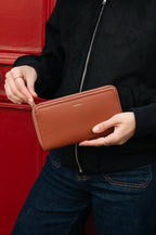 Compagnon Ashoka Paris Camel, porte-cartes et porte-monnaie cruelty-free, design compact et chic