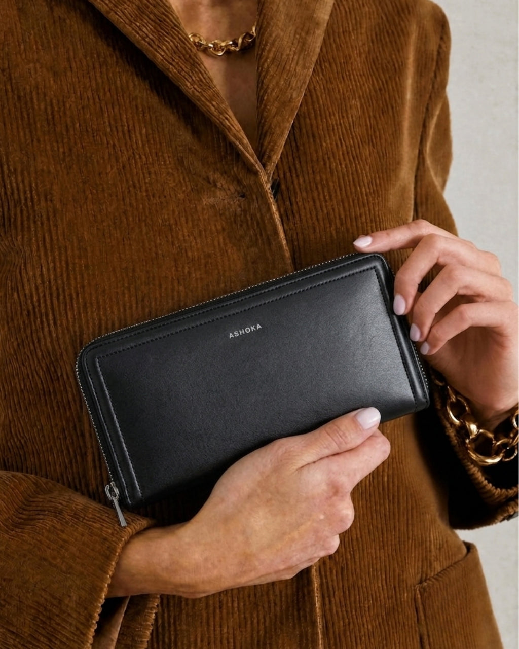 Compagnon Couture Noir pour la marque Ashoka Paris