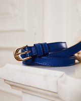 Ceinture vegan pour femme en Apple Skin bleu électrique et boucle laiton dorée, Haute maroquinerie écoresponsable et végane