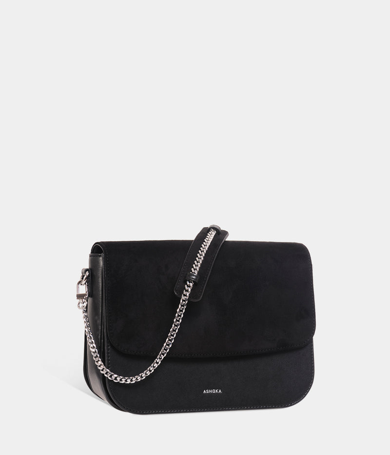 Sac à main simili cuir vegan Brigitte Oxymore Apple Skin noir, écoresponsable, éthique, écologique et Peta approved et Animal free. Sac à chaine en simili daim