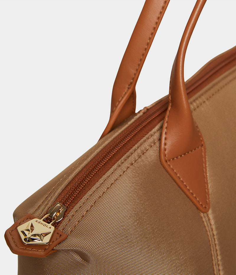 Sac vegan pour femme Journey Kromatik Apple Skin et Nylon recyclé caramel, sans cuir, éthique, écoresponsable, écologique, recyclé et sans cruauté