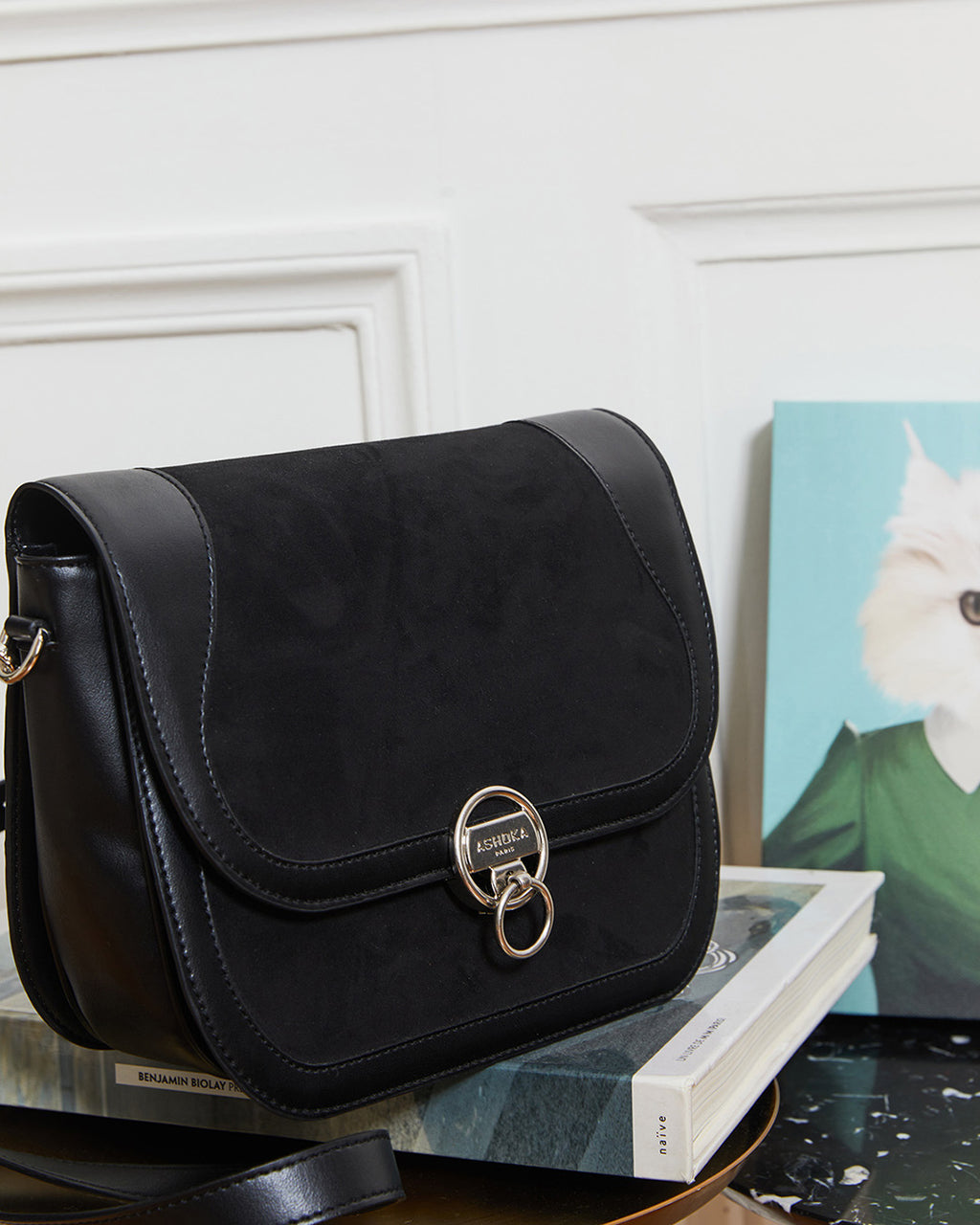 Sac à main Marilyn Apple Skin et simili daim noir, sans cuir, éthique, écoresponsable, écologique, recyclé et sans cruauté.