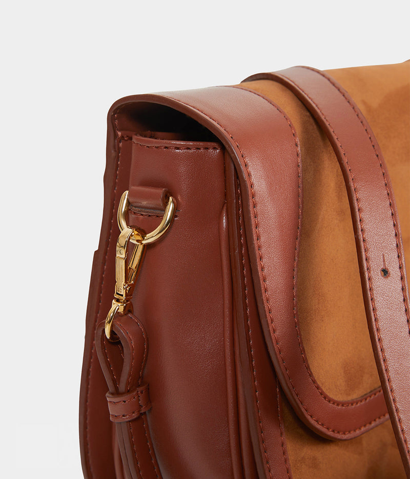 Sac Marilyn Apple Skin et simili daim camel, sans cuir, éthique, écoresponsable, écologique, recyclé et sans cruauté.