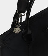 Sac à main vegan pour femme Pretty Apple Skin et Nylon recyclé noir sans cuir, éthique, écoresponsable, écologique, recyclé et sans cruauté