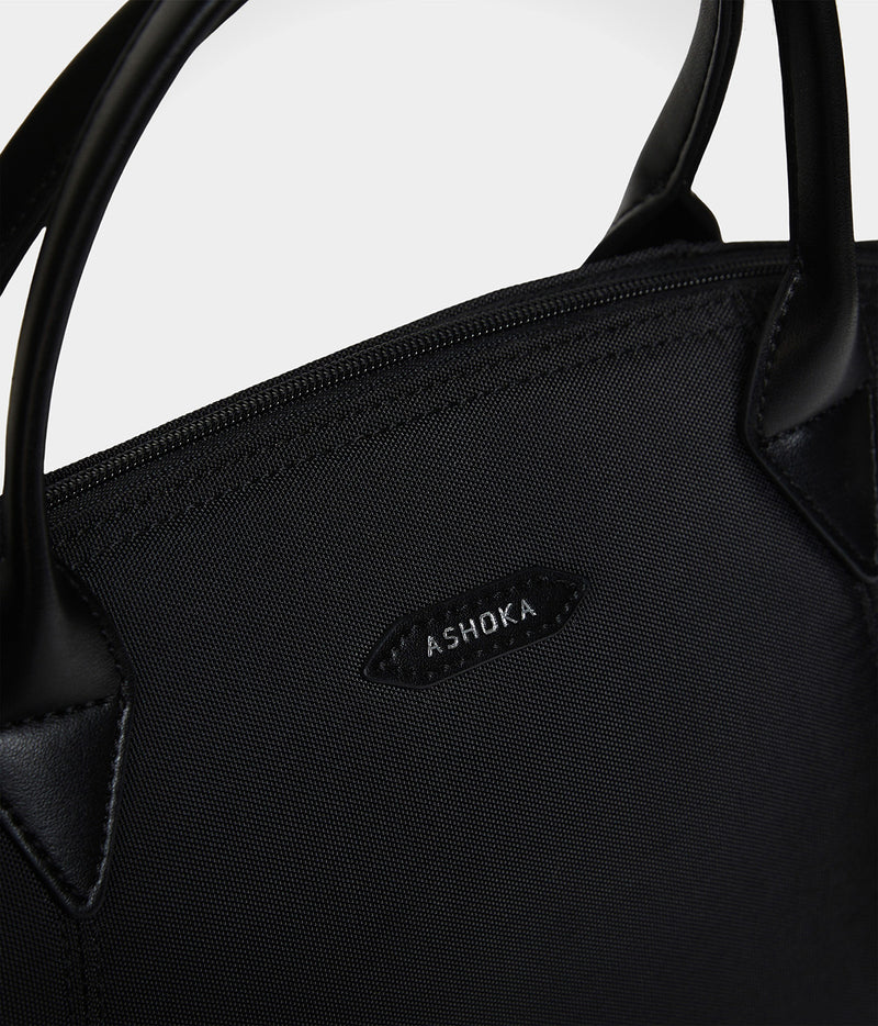 Sac à main vegan pour femme Pretty Apple Skin et Nylon recyclé noir sans cuir, éthique, écoresponsable, écologique, recyclé et sans cruauté