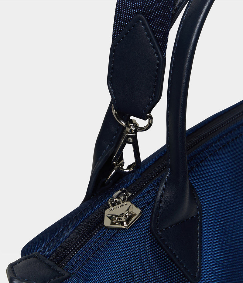 Sac à main vegan pour femme Pretty Apple Skin et Nylon recyclé bleu marine, sans cuir, éthique, écoresponsable, écologique, recyclé et sans cruauté