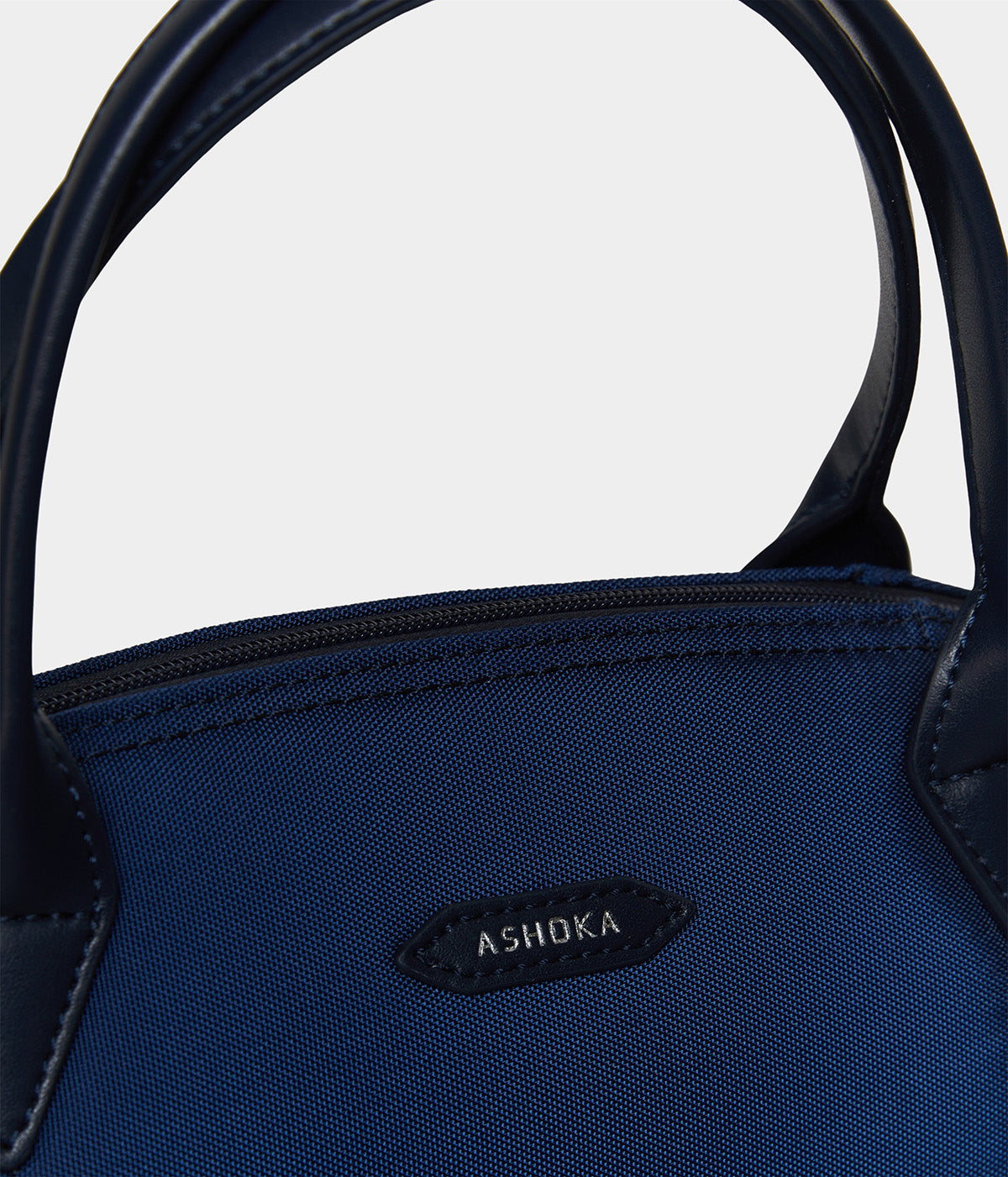 Sac à main vegan pour femme Pretty Apple Skin et Nylon recyclé bleu marine, sans cuir, éthique, écoresponsable, écologique, recyclé et sans cruauté