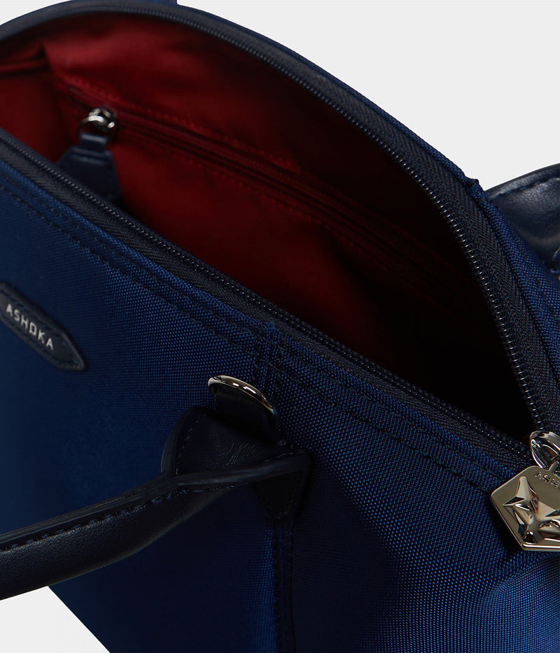 Sac à main vegan pour femme Pretty Apple Skin et Nylon recyclé bleu marine, sans cuir, éthique, écoresponsable, écologique, recyclé et sans cruauté