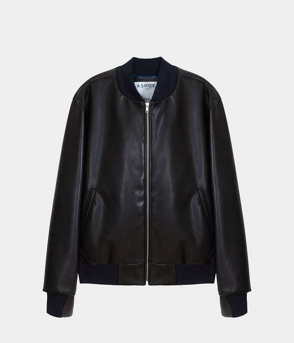 Blouson simili cuir vegan pour homme noir, sans cuir, made in France, fabriqué à Paris, matière italienne, écoresponsable, éthique, écologique et Peta approved et Animal free.