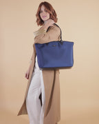 Sac cabas vegan pour femme Jolly Apple Skin et Nylon recyclé bleu marine, sans cuir, éthique, écoresponsable, écologique, recyclé et sans cruauté