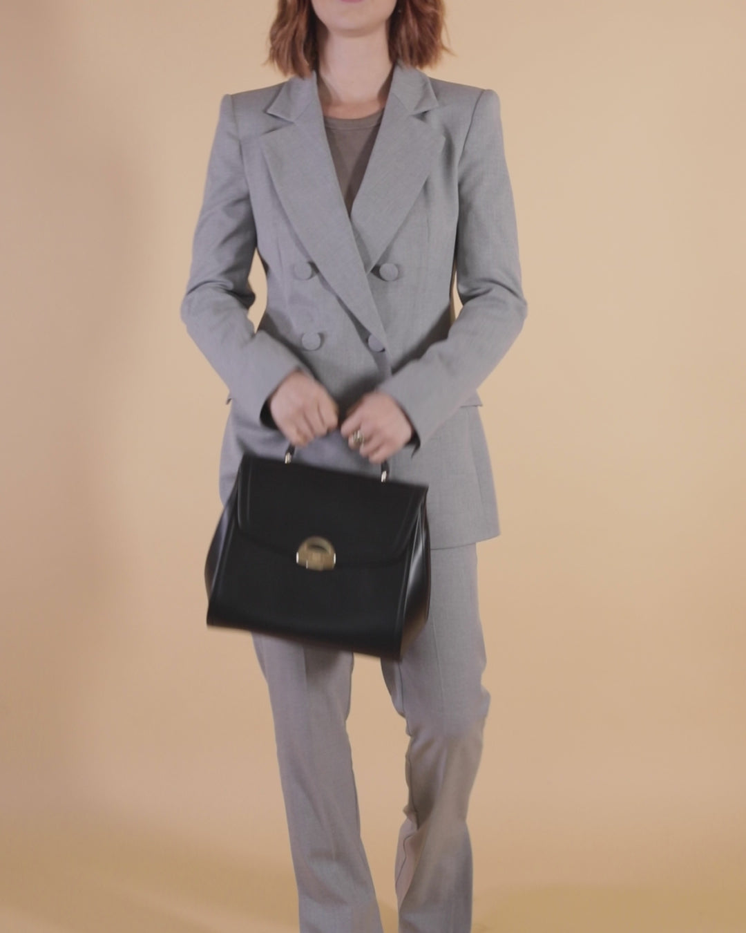 Sac à main simili cuir vegan Paname full Apple Skin noir fermoir doré, sans cuir, éthique, écoresponsable, écologique, recyclé et sans cruauté.