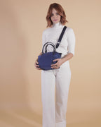 Sac à main vegan pour femme Pretty Apple Skin et Nylon recyclé bleu marine, sans cuir, éthique, écoresponsable, écologique, recyclé et sans cruauté