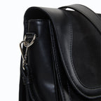 Sac à main Marilyn Apple Skin et simili daim noir, sans cuir, éthique, écoresponsable, écologique, recyclé et sans cruauté.