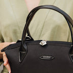 Sac à main vegan pour femme Pretty Apple Skin et Nylon recyclé noir sans cuir, éthique, écoresponsable, écologique, recyclé et sans cruauté