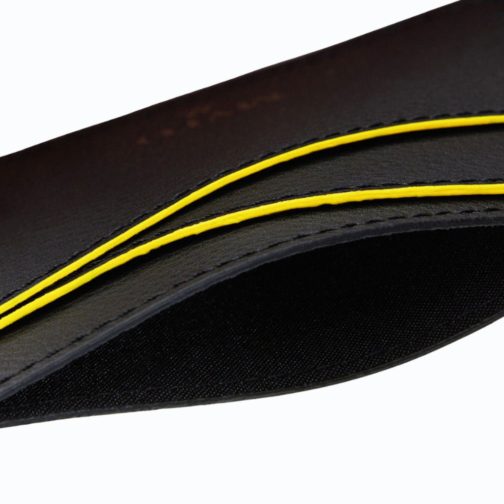 Porte-carte Mylo™️ jaune en mycélium, structure souterraine des champignons - éthique, écoresponsable, écologique, durable et sans cruauté