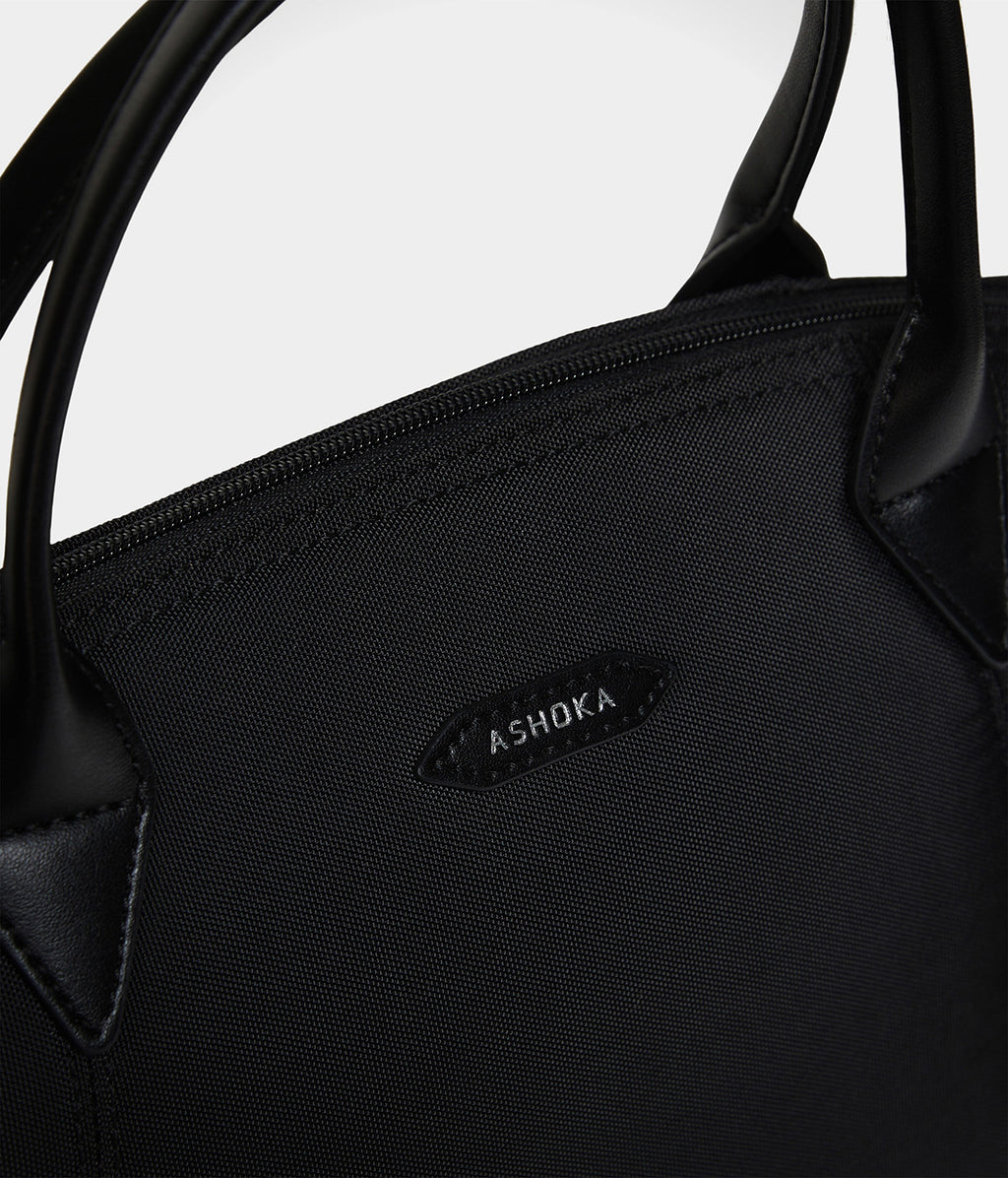 Sac à main vegan pour femme Pretty Apple Skin et Nylon recyclé noir sans cuir, éthique, écoresponsable, écologique, recyclé et sans cruauté