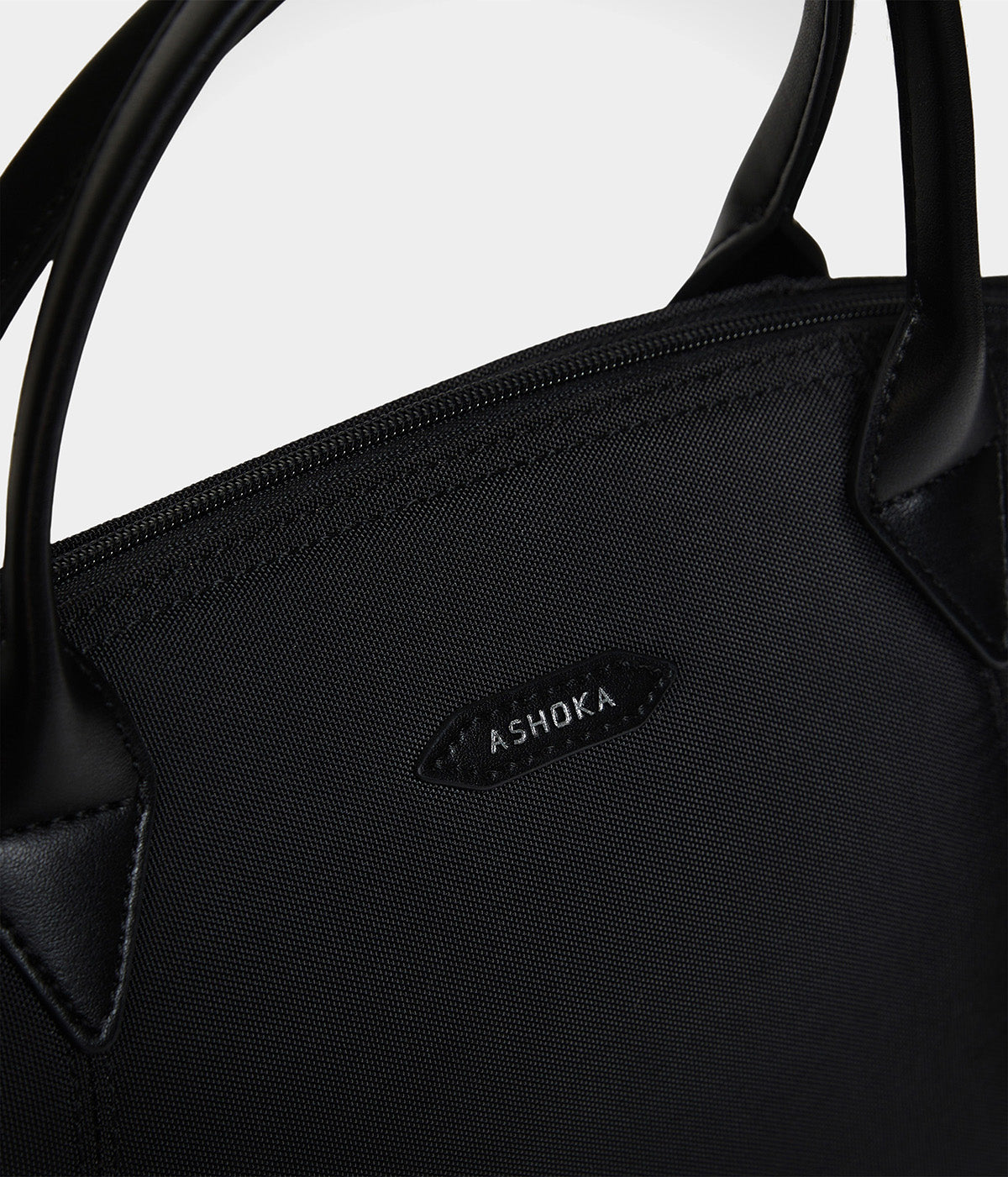 Sac à main vegan pour femme Pretty Apple Skin et Nylon recyclé noir sans cuir, éthique, écoresponsable, écologique, recyclé et sans cruauté