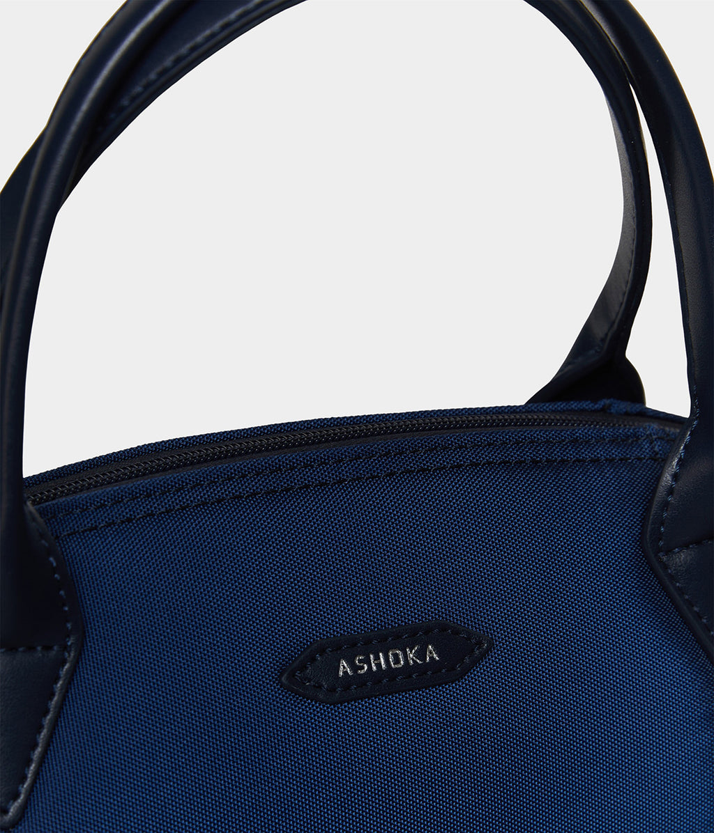Sac à main vegan pour femme Pretty Apple Skin et Nylon recyclé bleu marine, sans cuir, éthique, écoresponsable, écologique, recyclé et sans cruauté