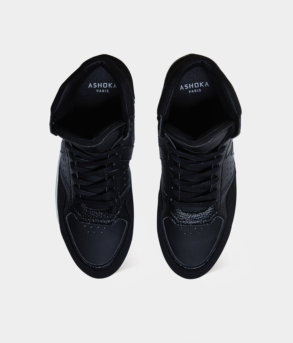 Sneakers vegan Matéo Montante Noires – vue du dessus avec laçage ergonomique