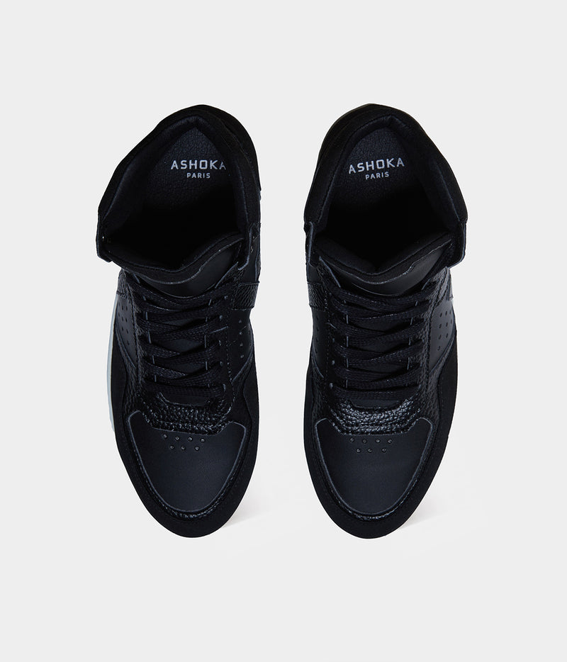Sneakers vegan Matéo Montante Noires – vue du dessus avec laçage ergonomique