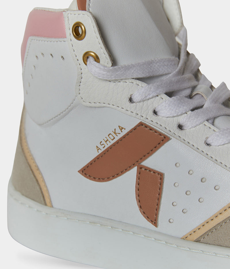 Chaussure vegan Matéo Montante Trio de Rose – détail logo Ashoka Paris au talon