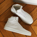 Sneakers vegan Matéo Montante Blanches – baskets éthiques en décor intérieur