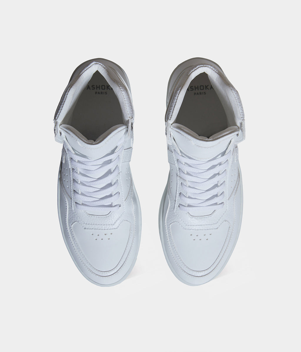 Sneakers vegan Matéo Montante Blanches – vue du dessus avec laçage ergonomique