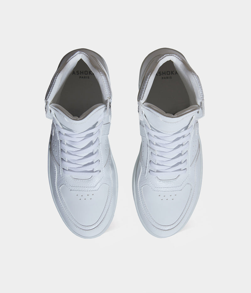 Sneakers vegan Matéo Montante Blanches – vue du dessus avec laçage ergonomique