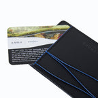 Grand porte-carte Mylo™️ bleu en mycélium, structure souterraine des champignons - éthique, écoresponsable, écologique, durable et sans cruauté