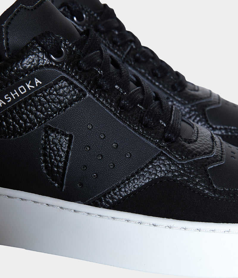 Chaussure vegan Matéo Basse Noire – détail cuir de pomme Uppeal™ et matières recyclées