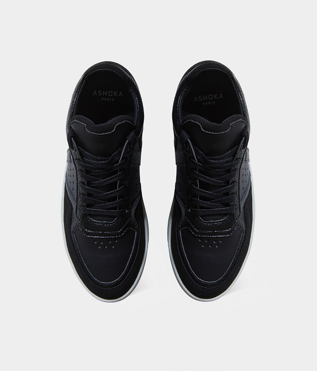 Sneakers vegan Matéo Basse Noires – vue du dessus avec laçage ergonomique