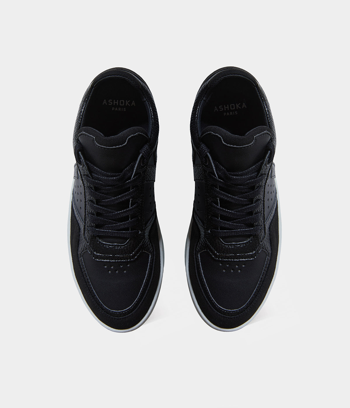 Sneakers vegan Matéo Basse Noires – vue du dessus avec laçage ergonomique