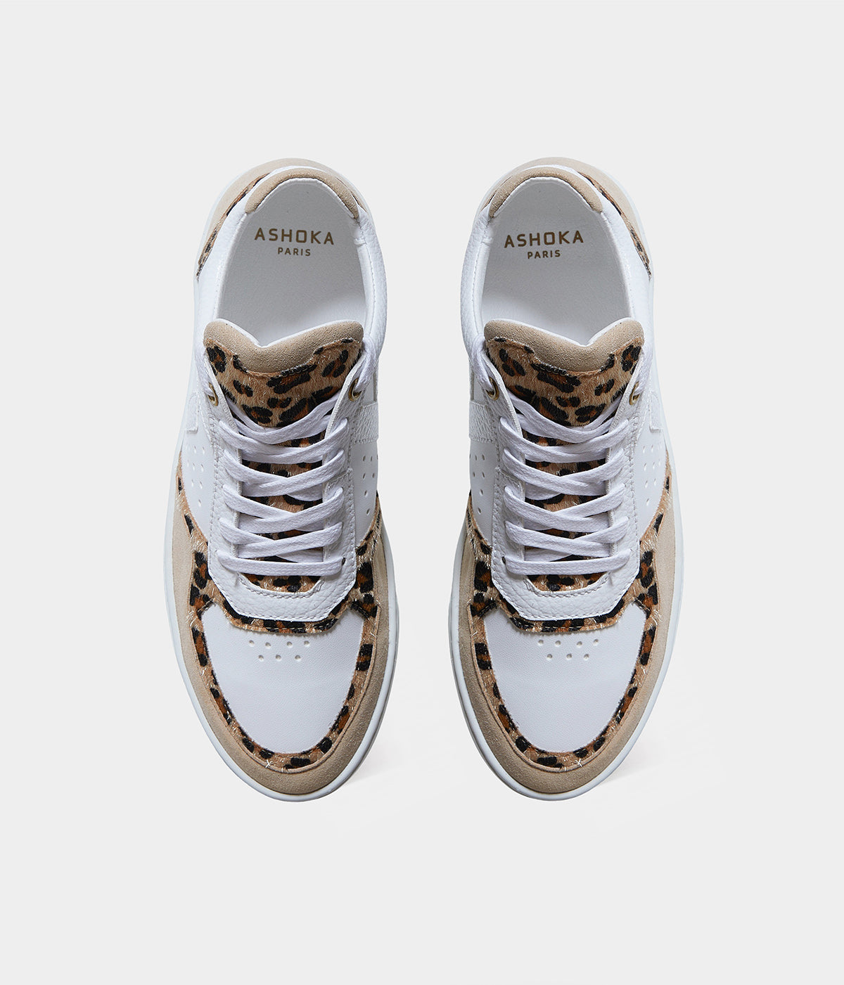Sneakers vegan Matéo Basse Léopard – vue du dessus avec laçage ergonomique