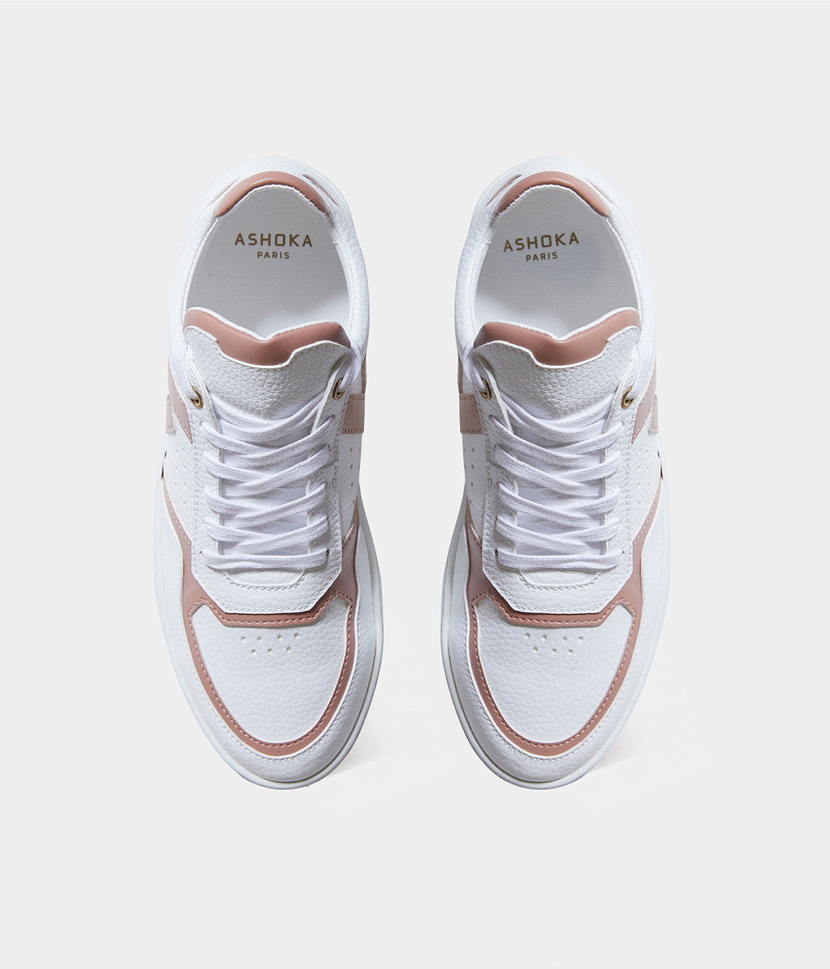 Sneakers vegan Matéo Basse Nude – vue du dessus avec laçage ergonomique