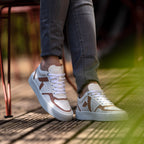 Chaussures vegan Matéo Basse Nude portées – sneakers durables pour femme et homme