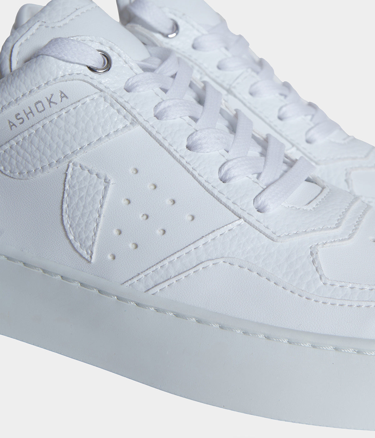 Chaussure vegan Matéo Basse Blanche – détail cuir de pomme Uppeal™ et matières recyclées